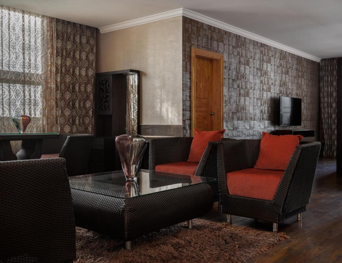 The Panoramic Getaway Hotel Munnar Bagian luar foto A 3D rendering of a living room