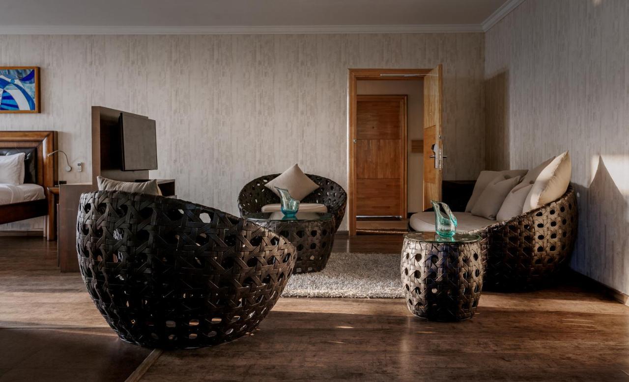 The Panoramic Getaway Hotel Munnar Bagian luar foto The interior of a suite at the Mandarin Oriental, Munich