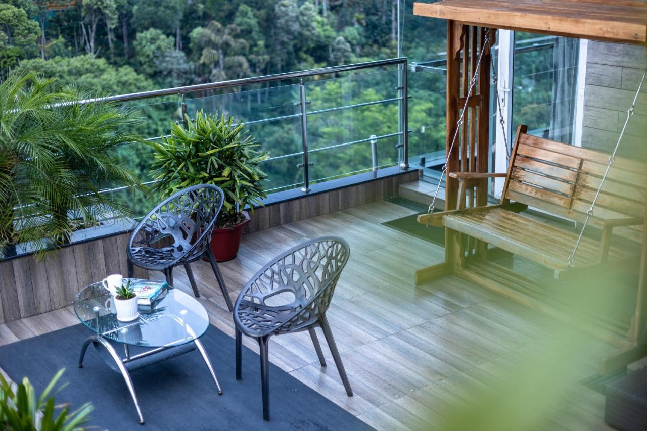 The Panoramic Getaway Hotel Munnar Bagian luar foto A balcony