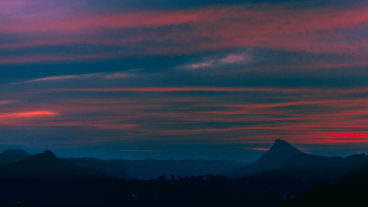 The Panoramic Getaway Hotel Munnar Bagian luar foto Sunset over the Sierra de los Caracoles