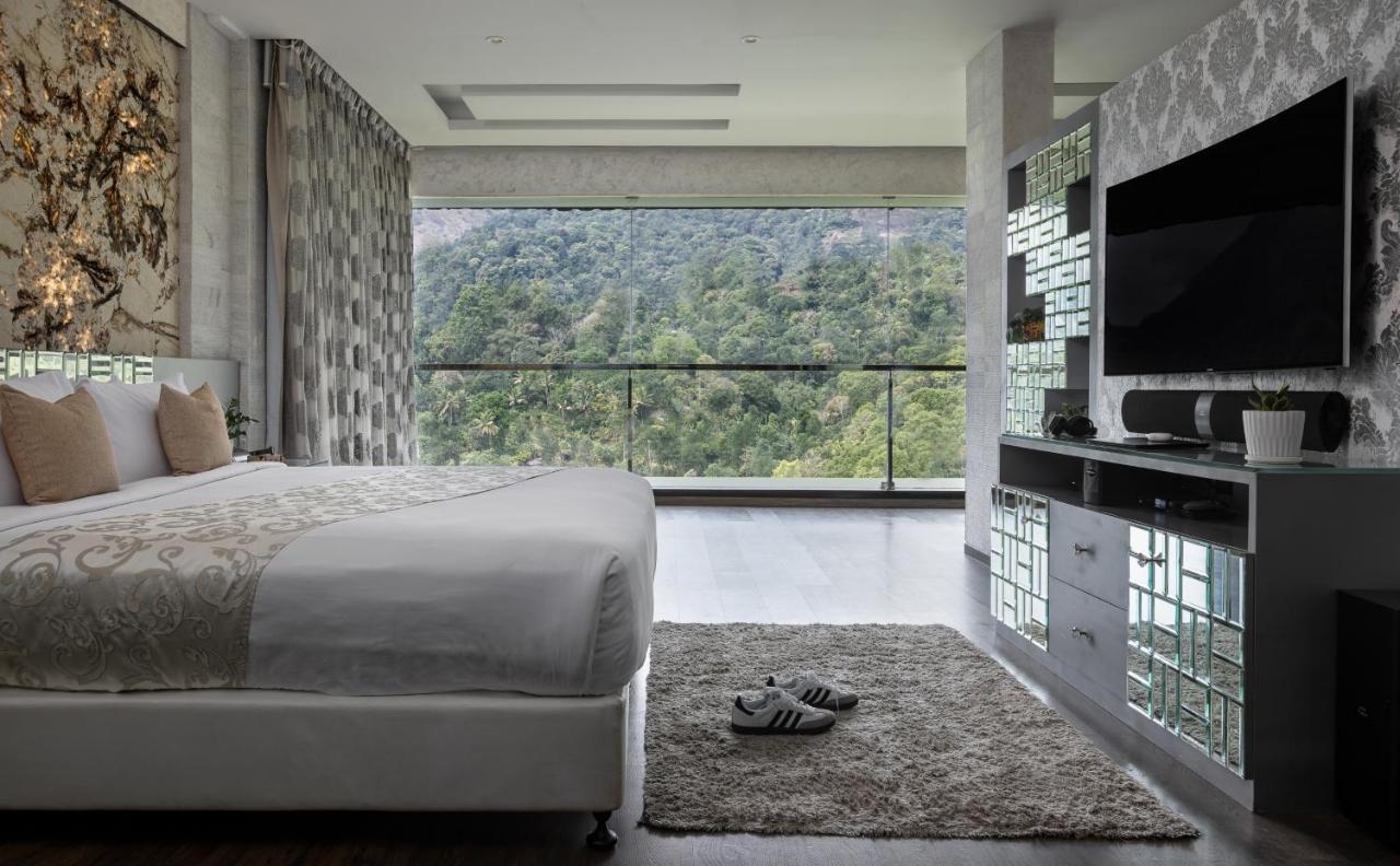 The Panoramic Getaway Hotel Munnar Bagian luar foto A bedroom at the hotel