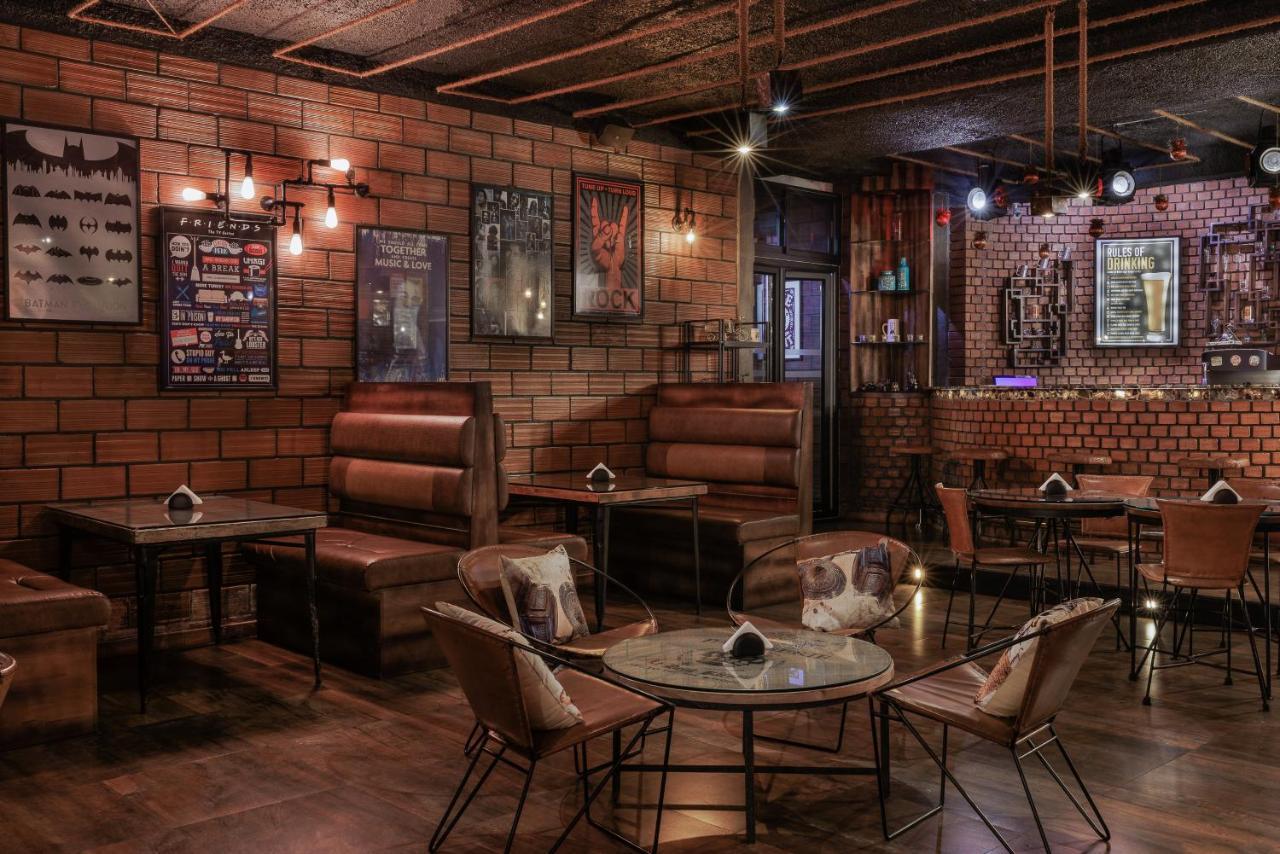 The Panoramic Getaway Hotel Munnar Bagian luar foto The interior of a restaurant in Dhaka, Bangladesh