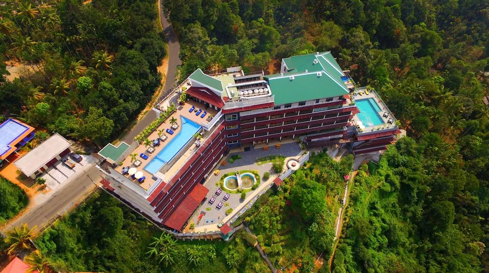 The Panoramic Getaway Hotel Munnar Bagian luar foto Aerial view of the hotel