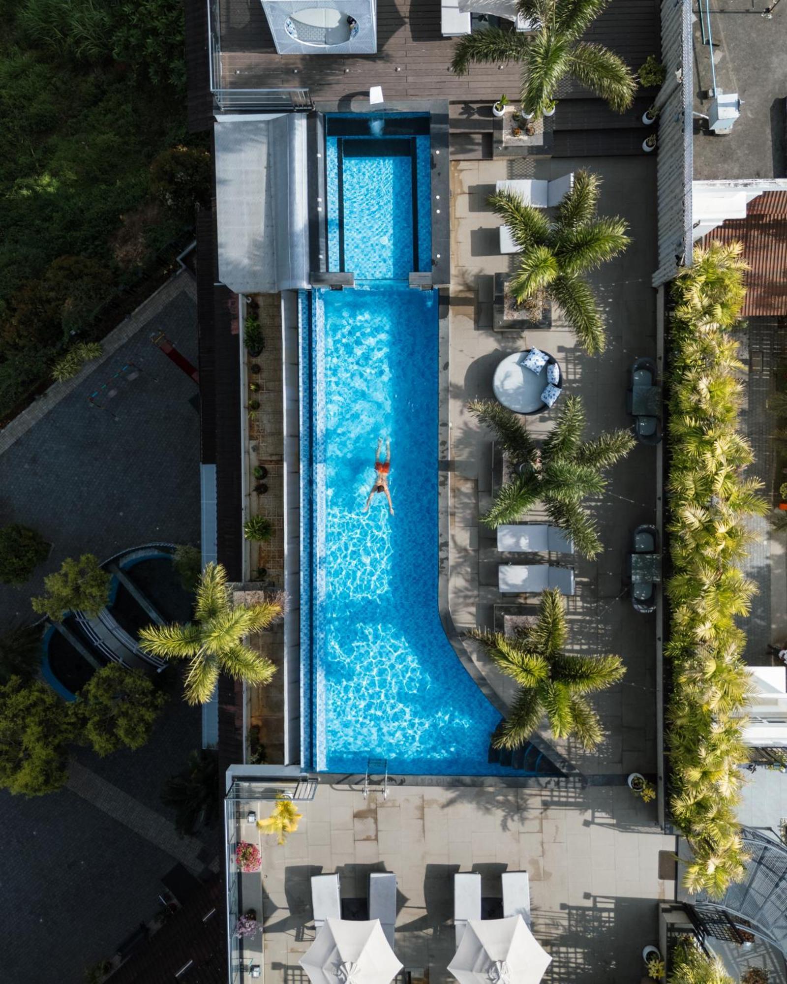 The Panoramic Getaway Hotel Munnar Bagian luar foto Aerial view of the pool