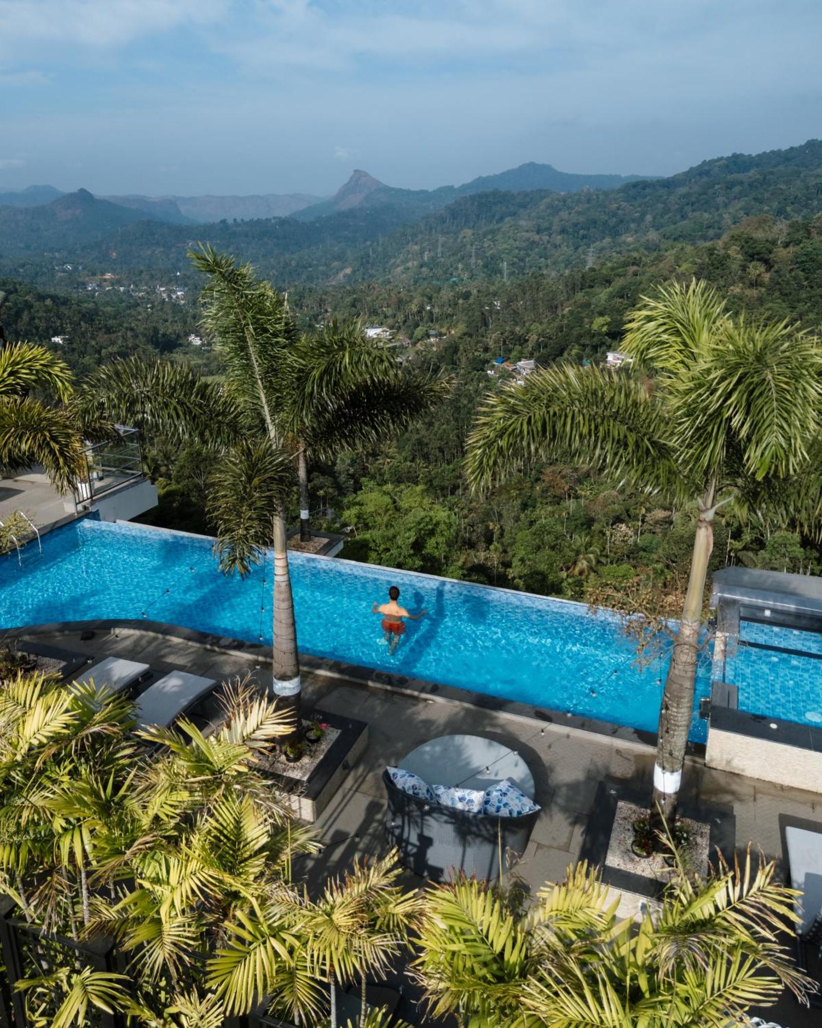 The Panoramic Getaway Hotel Munnar Bagian luar foto Infinity pool at the Le Méridien, Phuket Resort & Spa