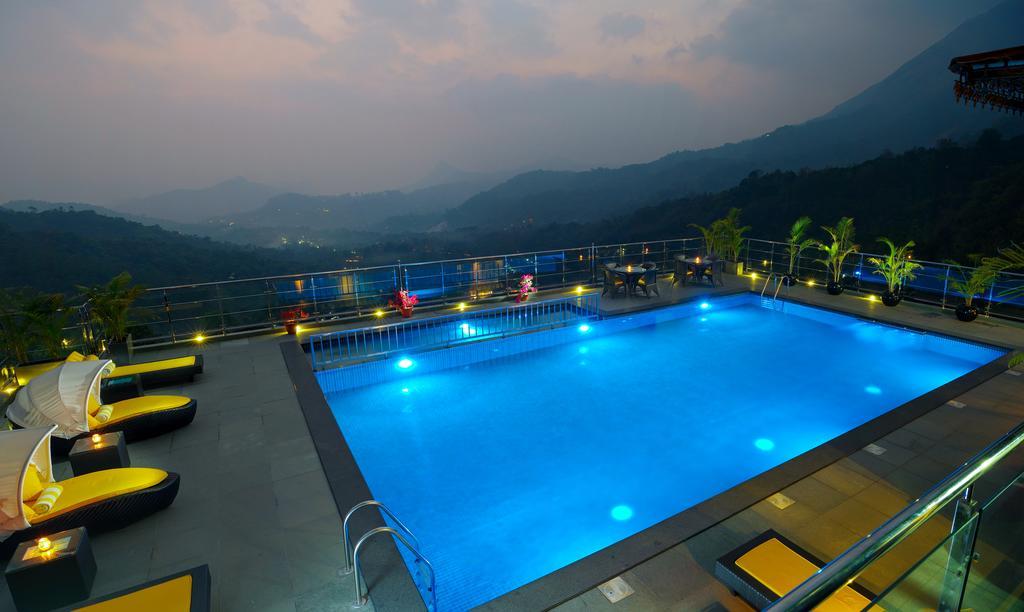 The Panoramic Getaway Hotel Munnar Bagian luar foto The swimming pool at the resort