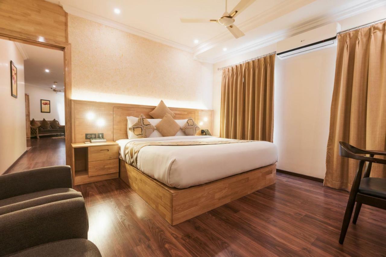 The Panoramic Getaway Hotel Munnar Bagian luar foto A room at the hotel