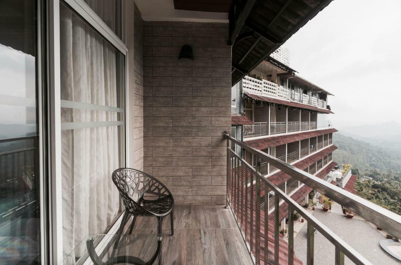 The Panoramic Getaway Hotel Munnar Bagian luar foto A balcony