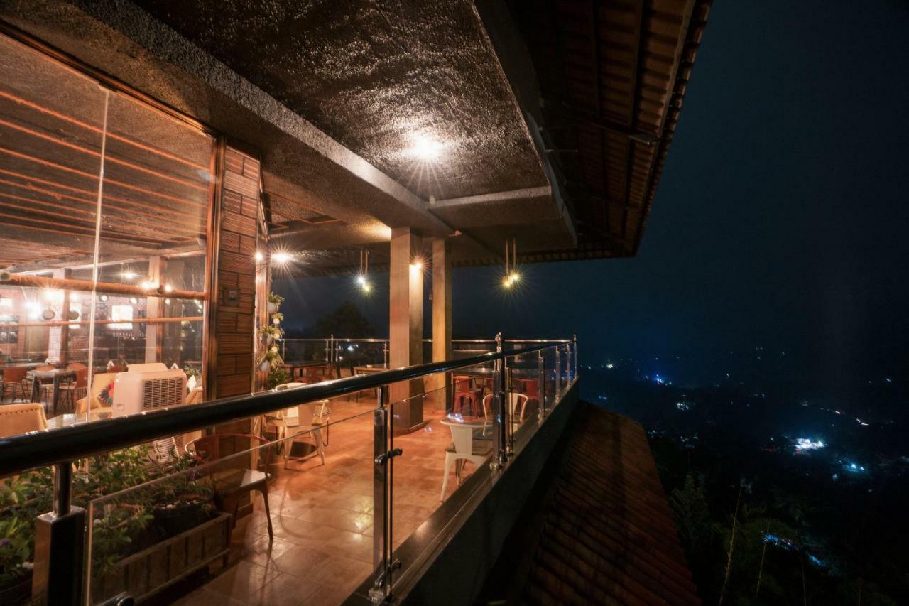 The Panoramic Getaway Hotel Munnar Bagian luar foto The restaurant at the top of the tower