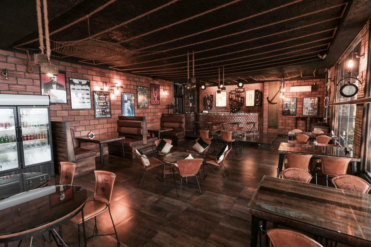 The Panoramic Getaway Hotel Munnar Bagian luar foto Interior of the restaurant